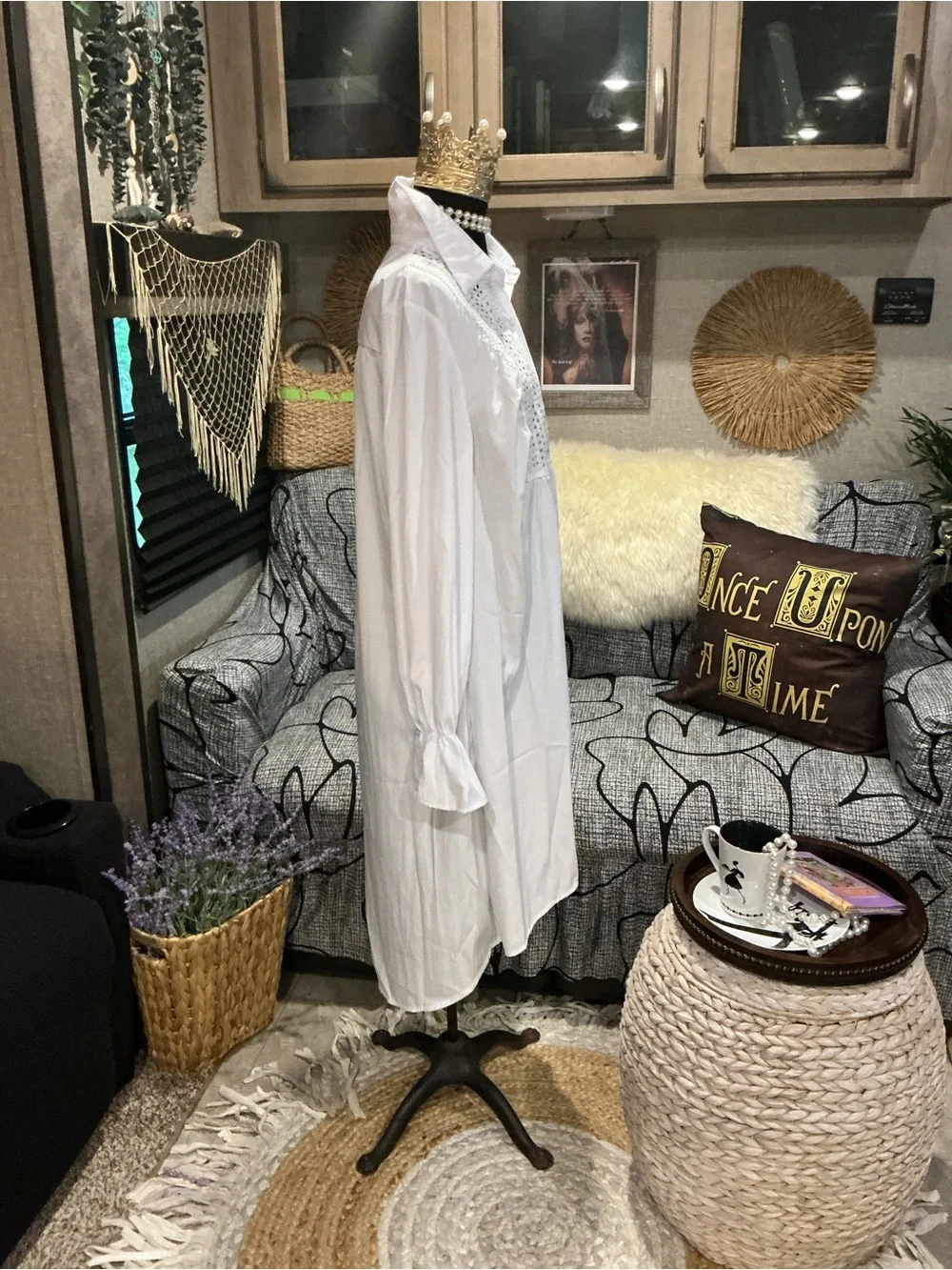 Beautiful White Eyelet High/Low Button-Up Tunic Dress - Picture 8 of 15